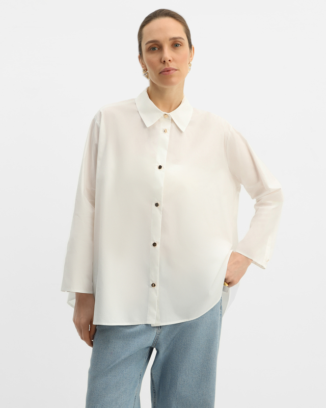 Рубашка А-силуэта с золотистыми пуговицами 2990₽