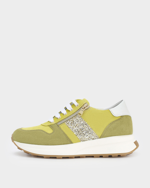 Кроссовки из натуральных материалов с блестящей акцентной вставкой