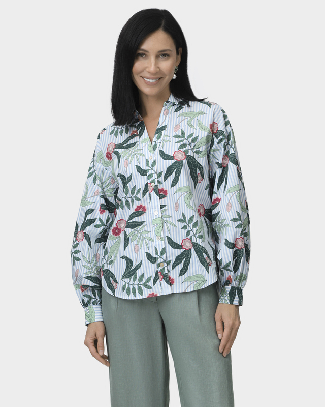 Блузка А-силуэта с объемными рукавами и ярким цветочным принтом