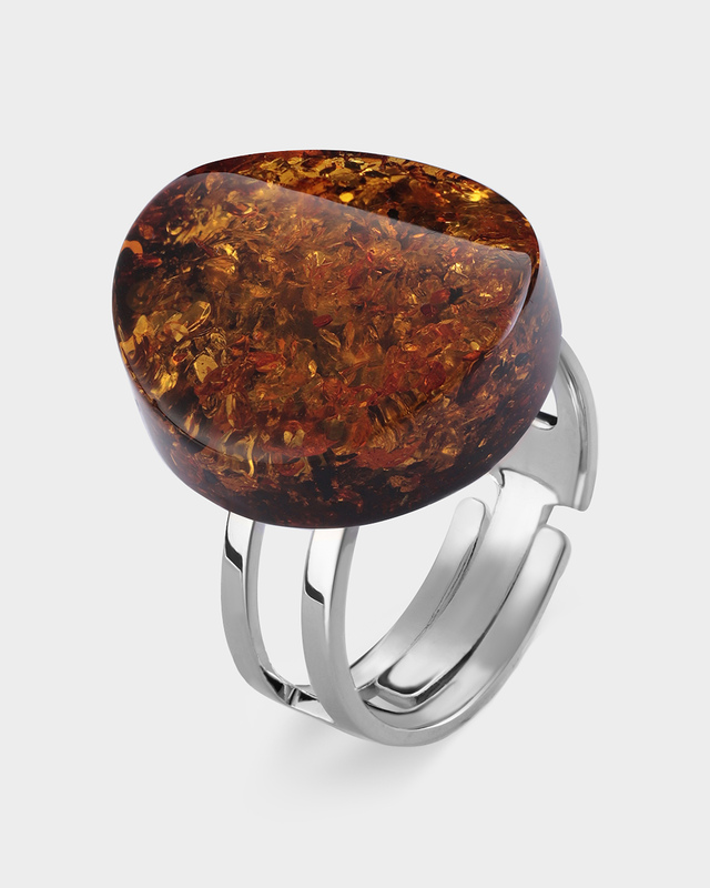Безразмерное кольцо с крупным янтарем