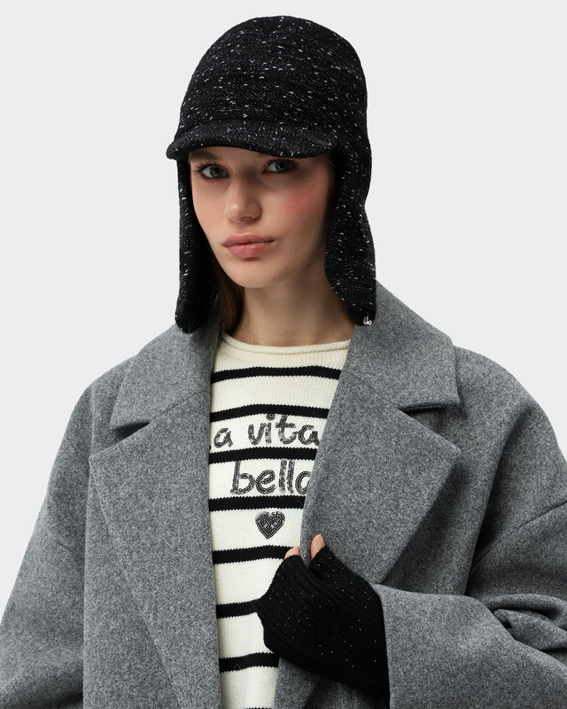 Шапка-ушанка с изогнутым козырьком