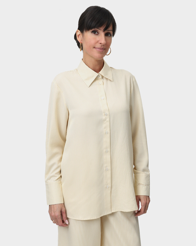 Рубашка с отложным воротником в тонкую вертикальную полоску 4890₽