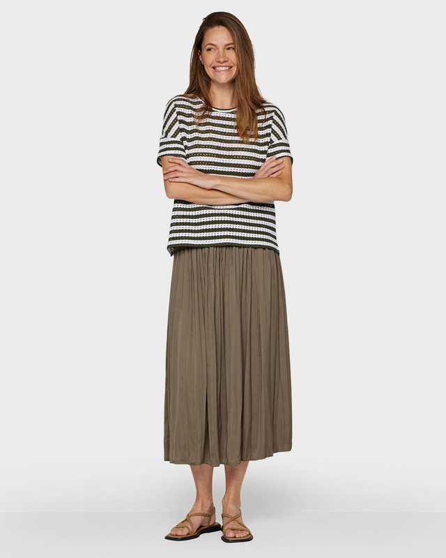 Плиссированная юбка с эластичным поясом на кулиске