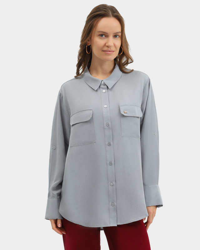 <html> <head></head> <body>  <ul>   <li>Мягкий 100% тенсел</li>   <li>Прямой крой</li>   <li>Большие нагрудные карманы&nbsp;с клапанами</li>   <li>Длинный втачной рукав</li>   <li>Отложной воротник</li>  </ul>  <p><strong>Размер на модели в светло-желтом: S<br />     Параметры модели: 81–63–90<br />     Рост: 177 см</strong></p>  <p>Блузка прямого кроя от бренда Nominee выполнена из 100%-го тенсела. Этот материал обладает хорошей воздухопроницаемостью и дарит приятные тактильные ощущения. Крой блузы обеспечивает свободу движений.</p>  <p>Также на модели в светло-желтом:<br />    Сумка -&nbsp;<a href="https://www.shoppinglive.ru/p/sumka-177441" target="_blank">177441</a><br />    Серьги -&nbsp;<a href="https://www.shoppinglive.ru/p/pozolochennye-sergi-s-zhemchugom-mayorka-184643" target="_blank">184643</a></p>  <p>Если у вас остались вопросы, вы можете написать нам в Telegram:&nbsp;<a dir="auto" href="tel:8-967-111-7811">8-967-111-7811</a>.</p> </body></html>