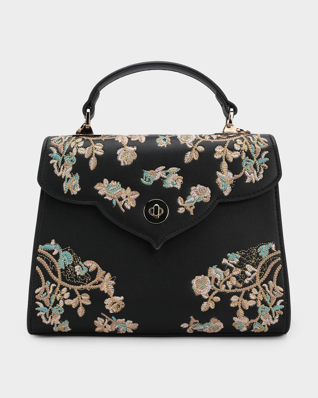 Сумка-трапеция с цветочной вышивкой