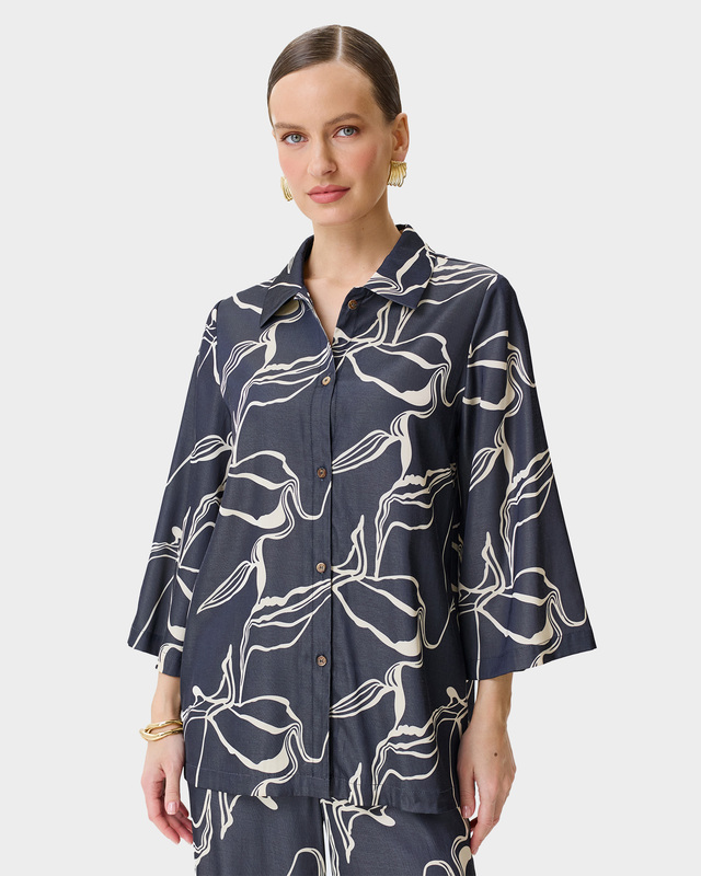 Рубашка свободного силуэта с абстрактным принтом