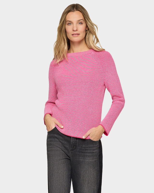 Пуловер с фактурной двухцветной вязкой
