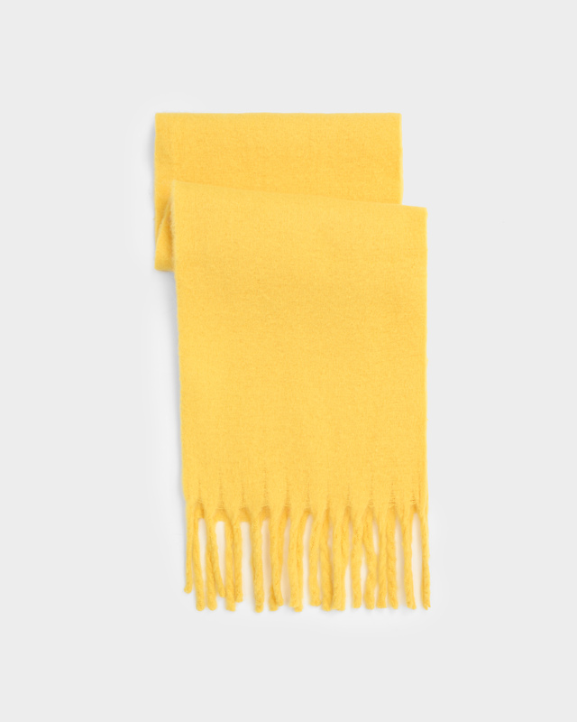Пушистый шарф с объемной бахромой
