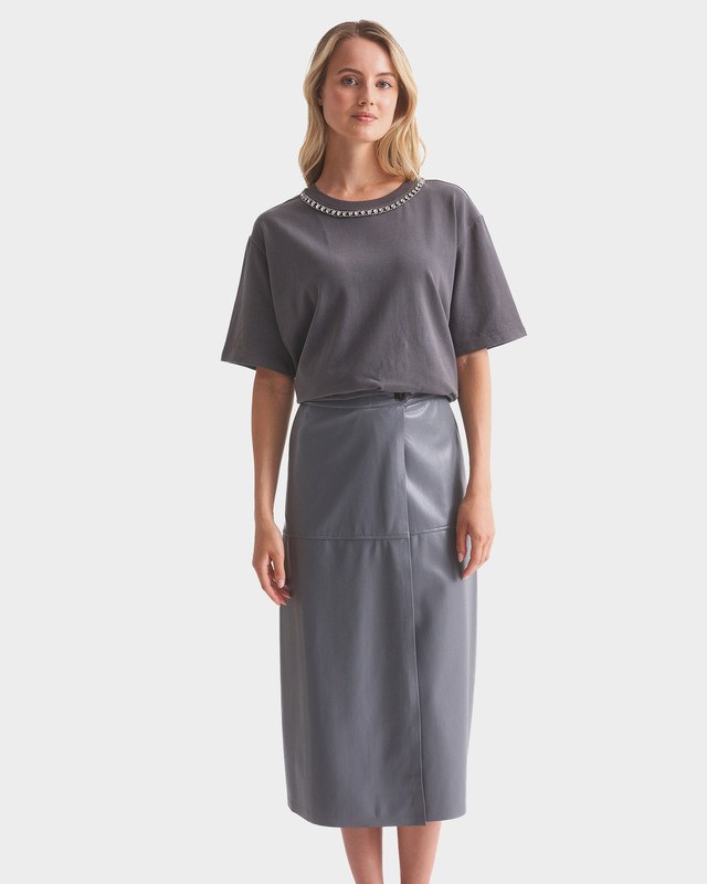 Миди-юбка из мягкой экокожи с боковыми карманами