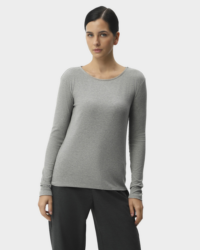 Базовый лонгслив полуприлегающего силуэта