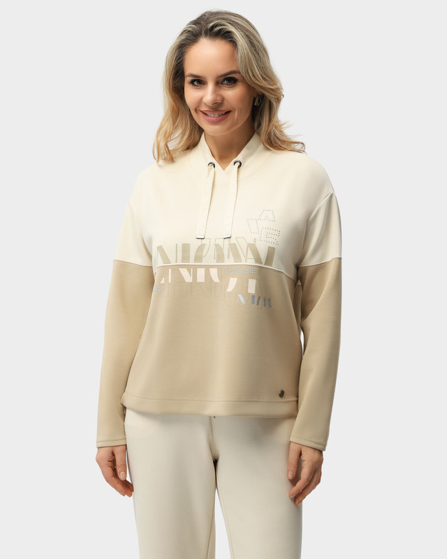 Свитшот из скубы с миксом принтов и стразами