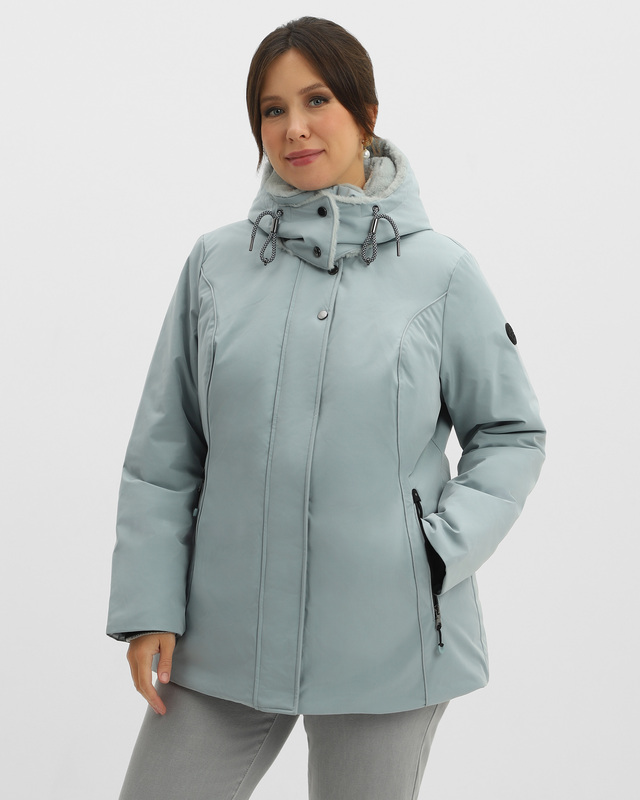 Функциональная куртка со съемным капюшоном, рельефными швами и экомехом
