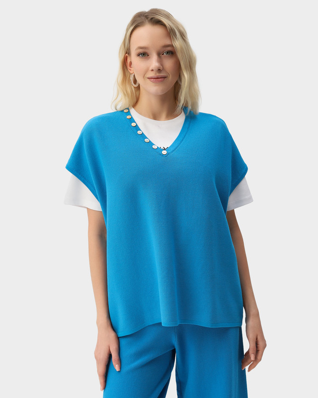 Пуловер свободного кроя с акцентными пуговицами