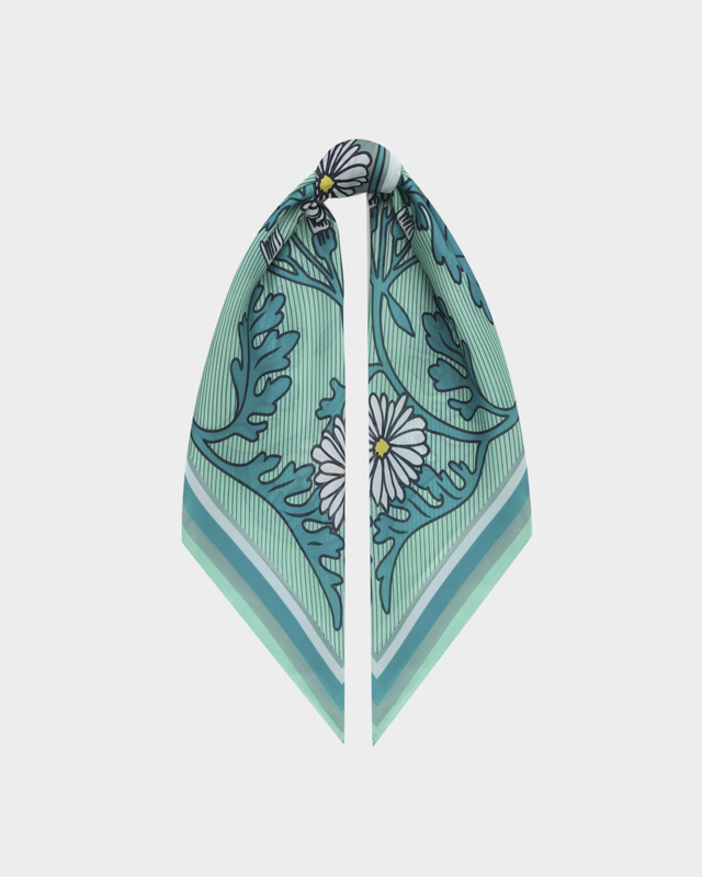 Легкий платок с цветочным узором