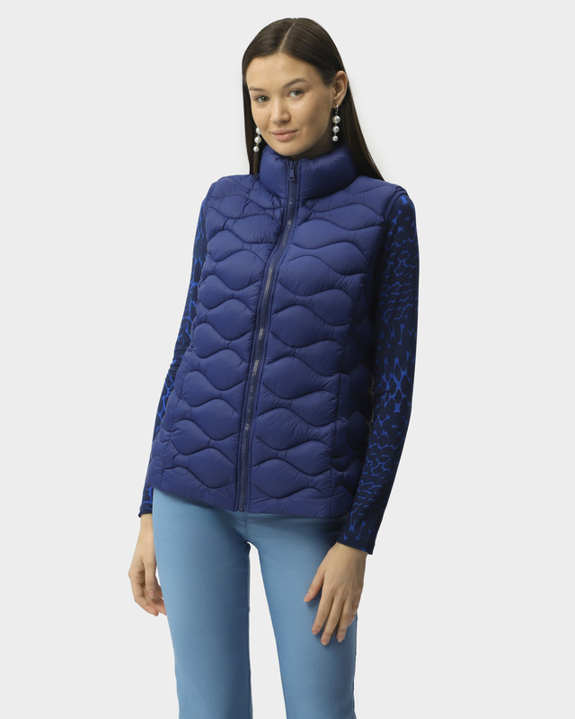 Стеганый жилет с воротником-стойкой и боковыми карманами