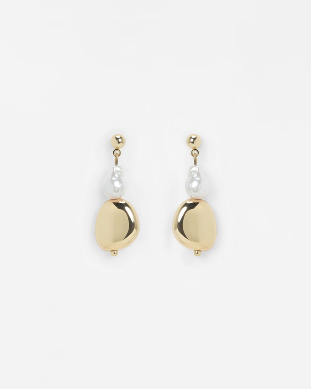 Многоярусные серьги-пусеты с бусинами в виде барочных жемчужин