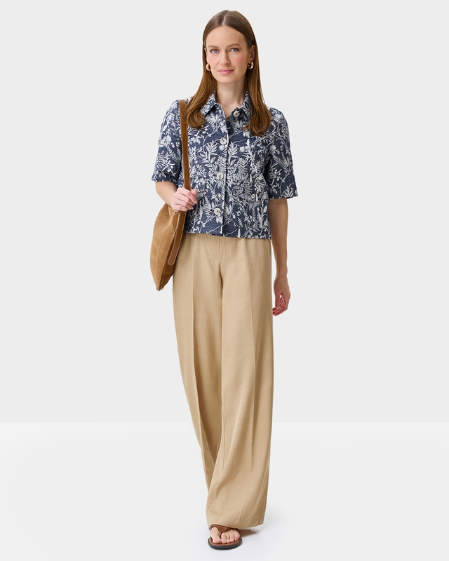 Брюки свободного кроя с мягкими стрелками