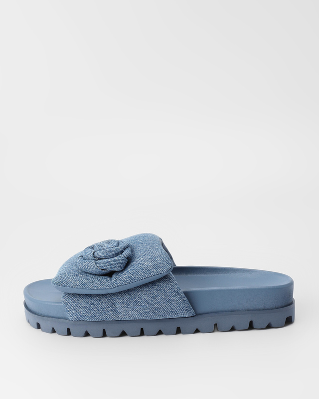 Сабо из текстиля с декором в виде объемного цветка