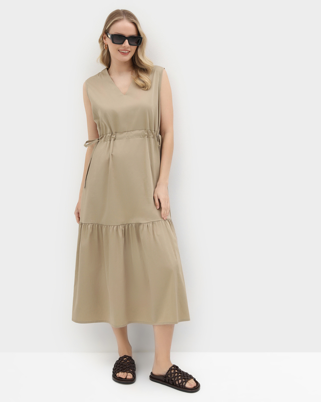 Двухъярусное платье макси с V-образным вырезом 20990₽