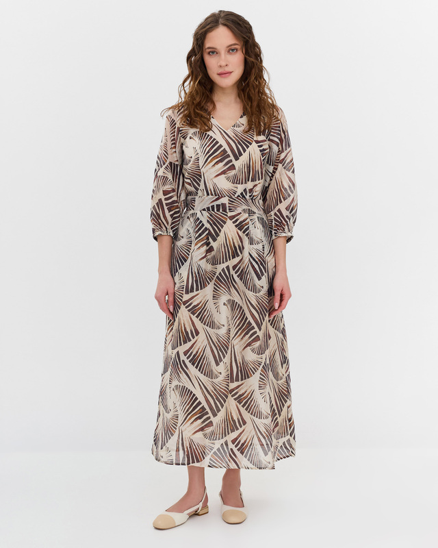 Легкое платье с абстрактным принтом 13990₽