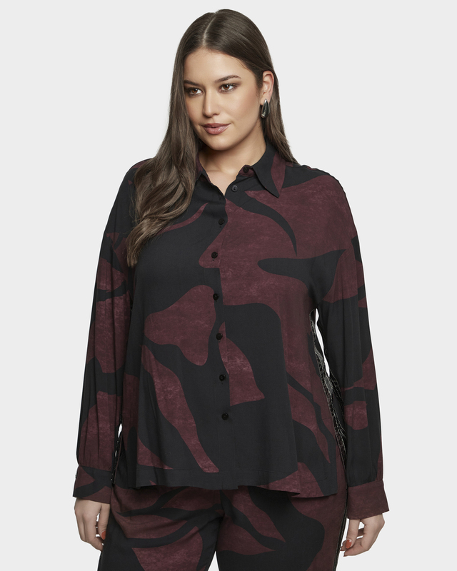 Блузка из вискозы с отложным воротником