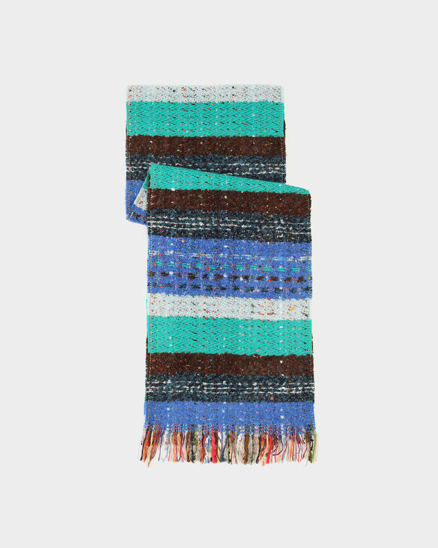 Утепленный шарф с шерстью в составе и бахромой по краям