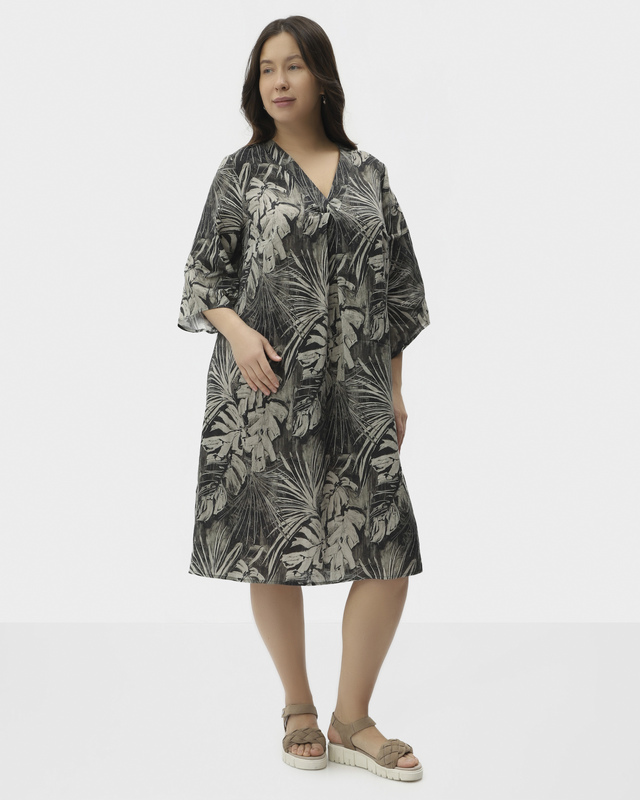 Платье свободного кроя с V-образным вырезом 12990₽