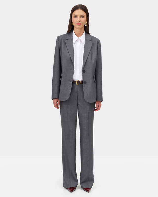 Классические брюки с застроченными стрелками