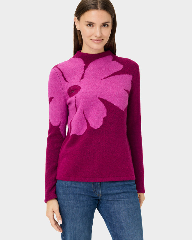 Свитер с цветочным узором и мерцающими стразами