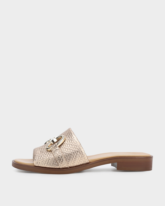 Сабо из натуральной кожи с фактурой под плетение