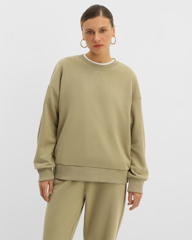 Свитшот с круглым вырезом