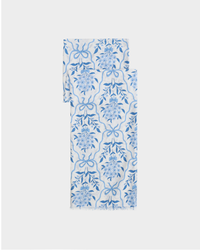 Палантин с акцентным принтом