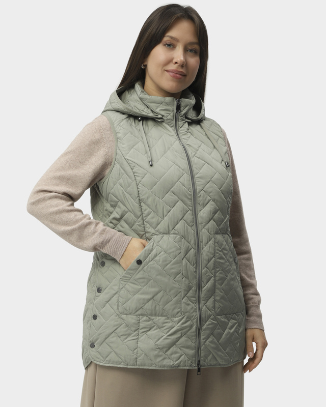 Удлиненный жилет с термостежкой и съемным капюшоном