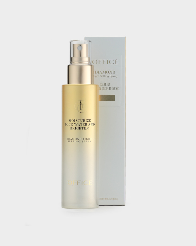 Увлажняющий спрей-фиксатор макияжа Diamond Light 100 мл 5499₽