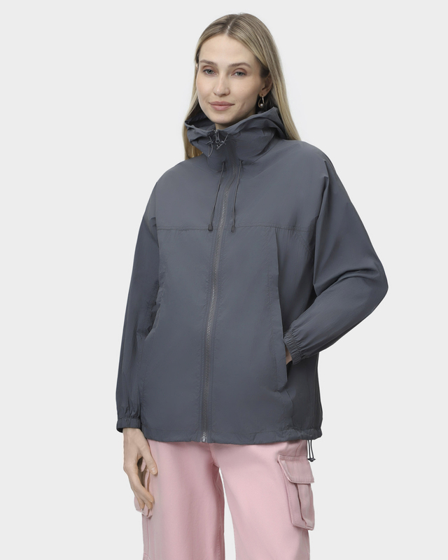 Ветровка прямого силуэта с капюшоном на кулиске