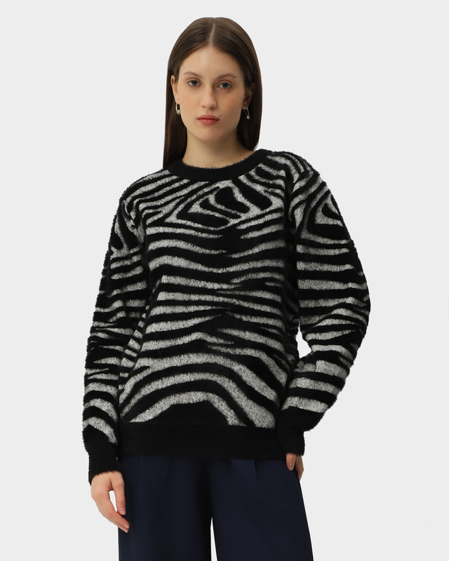 Пуловер из фактурной пряжи с анималистическим узором