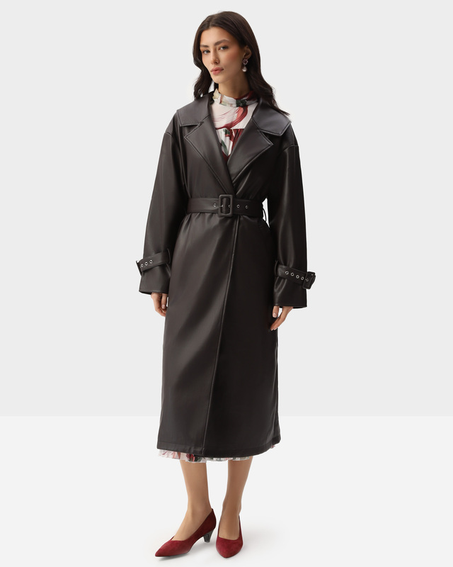 Плащ из экокожи с водоотталкивающими свойствами