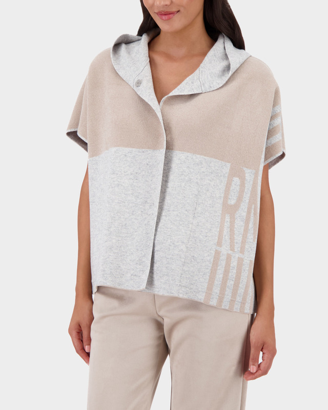 Жилет с капюшоном и застежкой на кнопки