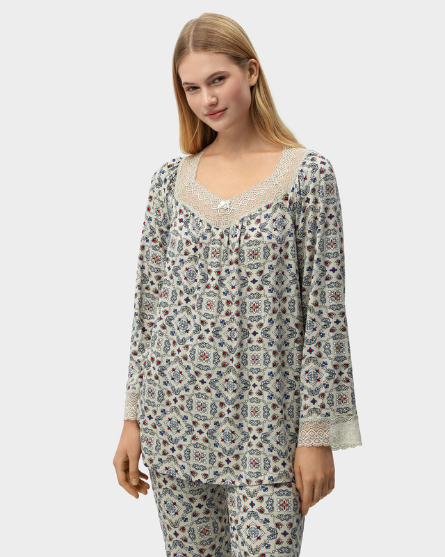Пижамная блуза из нежной вискозы с отделкой из кружева