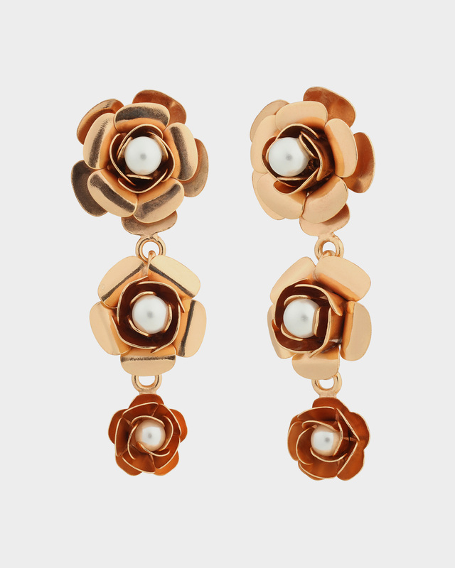 Серьги в форме роз с жемчужными вставками