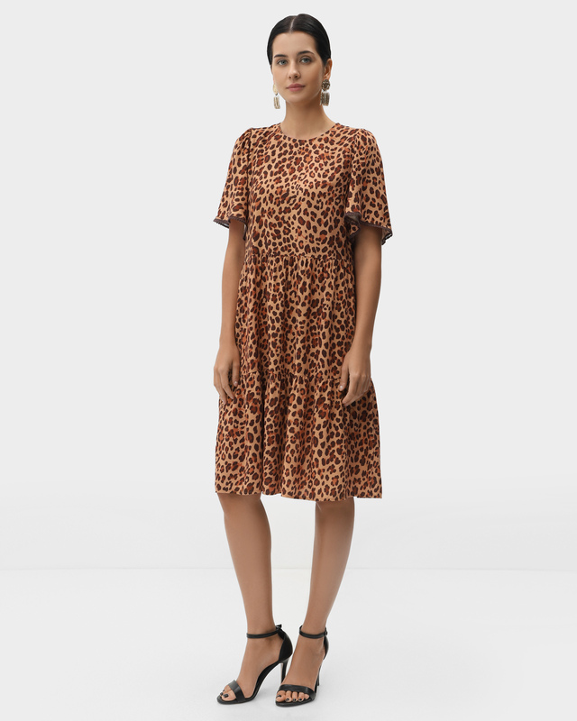 Платье с завышенной линией талии и двухъярусным расклешенным подолом 5990₽