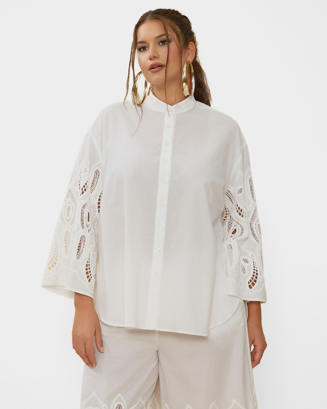 Хлопковая блузка с вышивкой ришелье