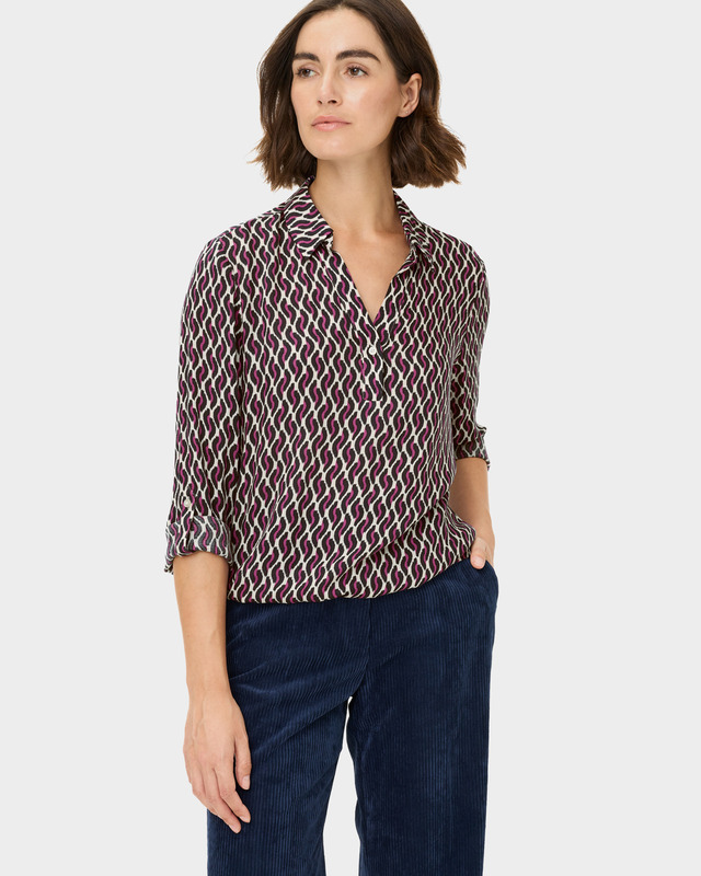 Блузка из вискозы с ярким принтом