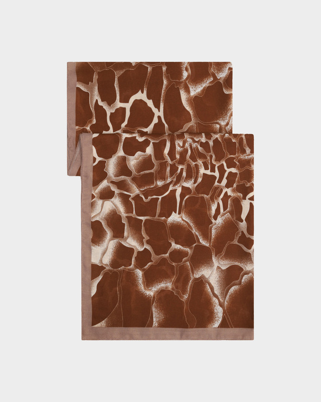 Палантин с анималистическим принтом