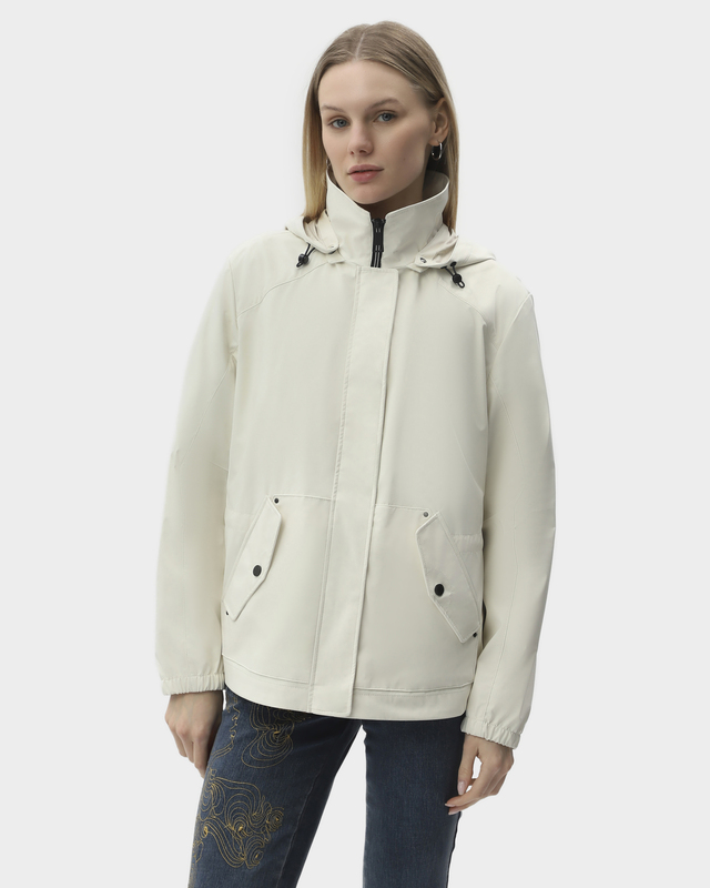 Куртка из водонепроницаемой ткани со съемным регулируемым капюшоном