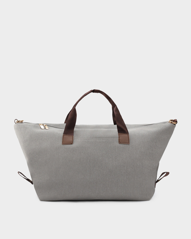 Вместительная сумка на молнии