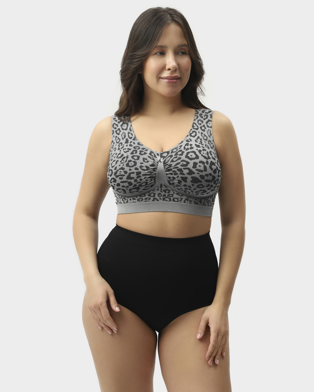 <html> <head></head> <body>  <ul>   <li>Модный&nbsp;дизайн&nbsp;Leo Deluxe</li>   <li>Степень компрессии 2 (средняя) – предусмотрены специальные формирующие зоны, идеально для ежедневного использования</li>   <li>Зона поддержки в области груди</li>   <li>Особо гладкий и блестящий материал</li>  </ul>  <p>Бюстье с эффектным леопардовым принтом из коллекции немецкого бренда Schlankstütz выполнено из особо гладкого и блестящего материала. Средняя степень компрессии&nbsp; позволяет мягко скорректировать недостатки фигуры. Бюстье подходит для ежедневного ношения.&nbsp;Специальная зона отлично поддержкивает грудь.</p>  <p>Рекомендации по уходу<br />    Деликатная стирка при температуре до 30 °C<br />    Стирать без кондиционера для белья<br />    Не отбеливать<br />    Запрещена барабанная сушка<br />    Не гладить<br />    Химчистка запрещена</p>  <p>Узнайте об уникальных свойствах корректирующего белья Schlankstütz&nbsp;<a href="http://www.shoppinglive.ru/schlankstutz-landing" target="_blank">здесь</a>.</p>  <p>Если у вас остались вопросы, вы можете написать нам в Telegram:&nbsp;<a href="https://t.me/ShoppingLive_9671117811_bot" target="_blank">8-967-111-7811</a>.</p> </body></html>