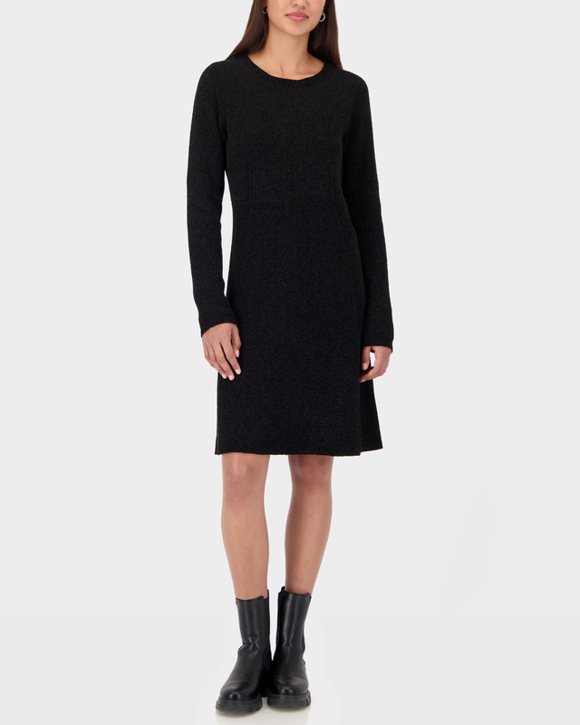 Вязаное платье из пряжи синель