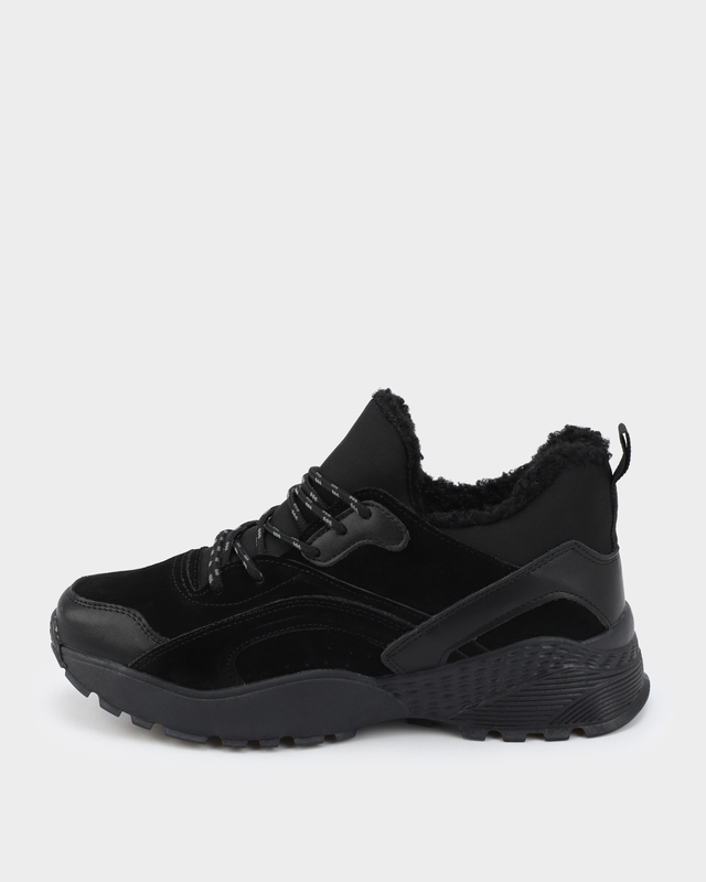 Кроссовки из натуральных материалов на нескользящей подошве