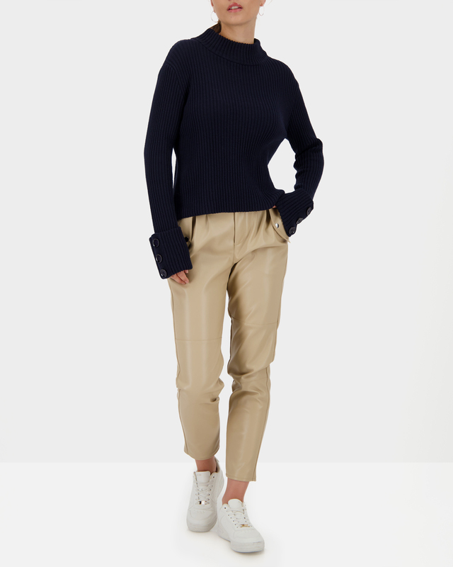 Брюки из мягкой экокожи